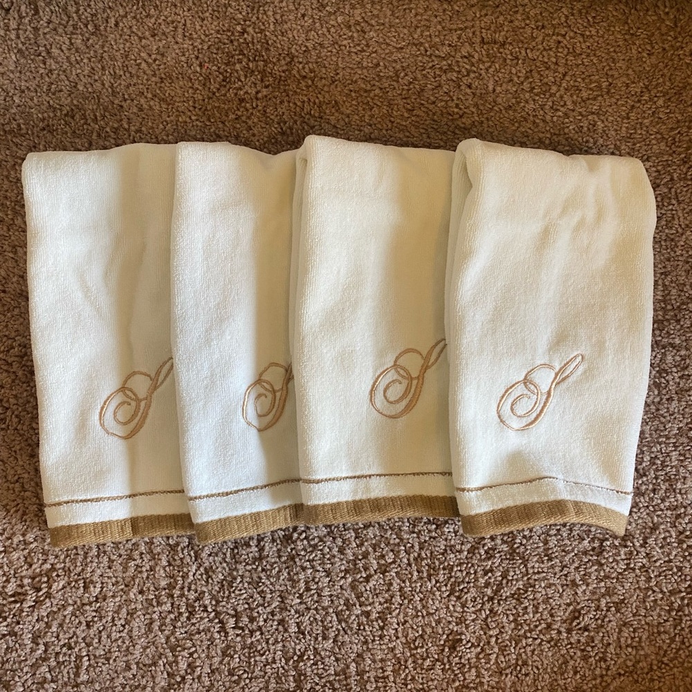 Set of 4 Monogrammed Letter “S” Bathroom Hand Towels